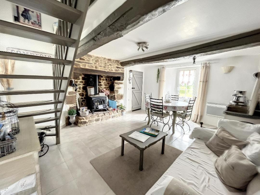 Chambres D'Hotes La Clef Des Champs Montpinchon エクステリア 写真