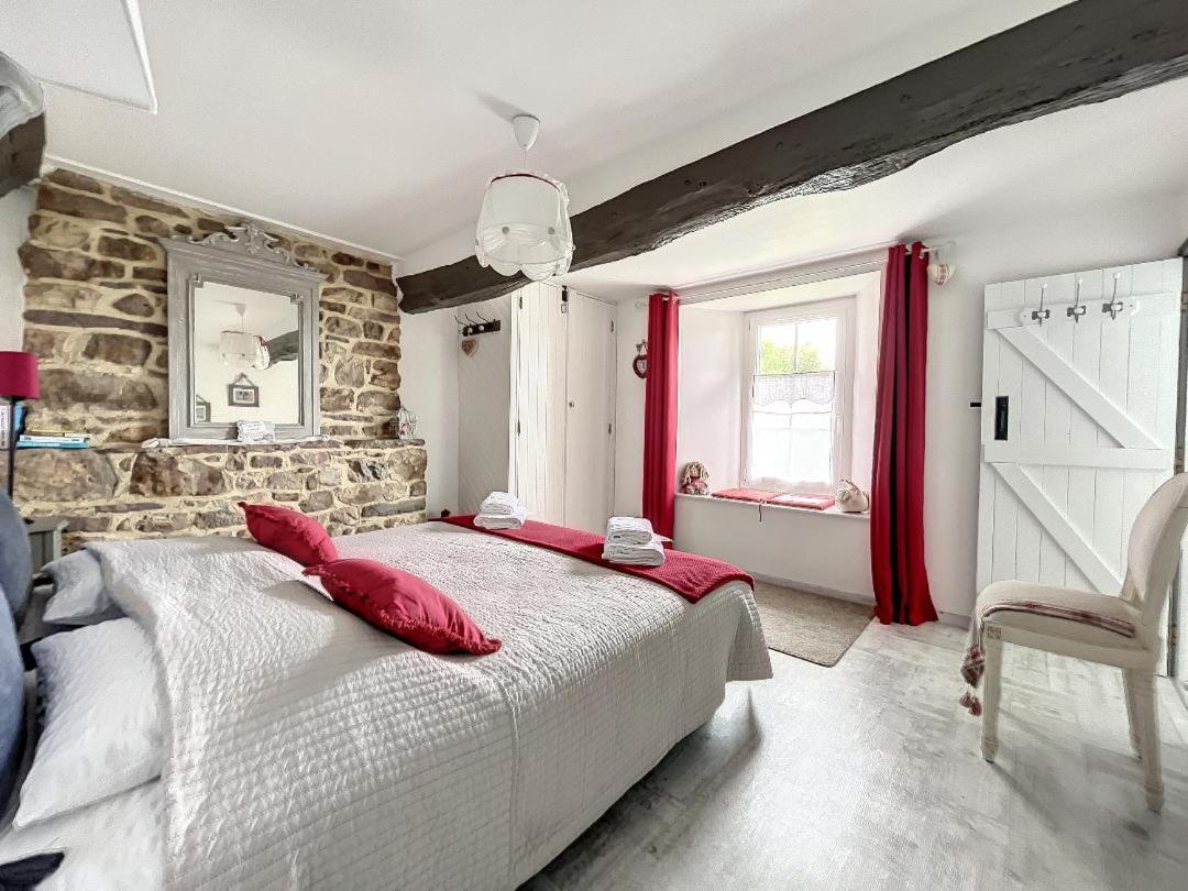 Chambres D'Hotes La Clef Des Champs Montpinchon エクステリア 写真